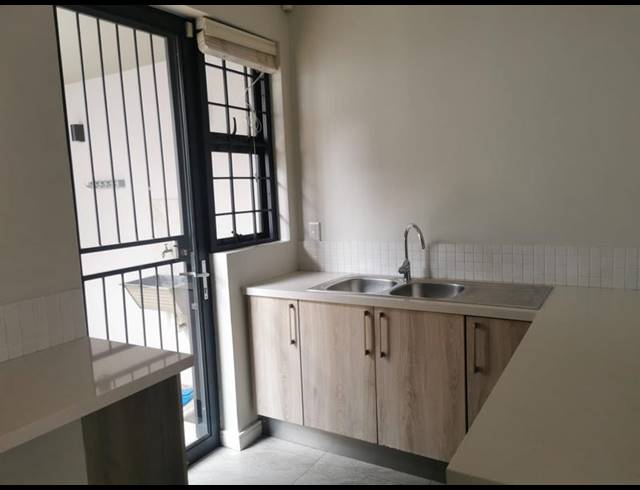 3 BEDROOM PROPERTY TO RENT IN MENLO PARK